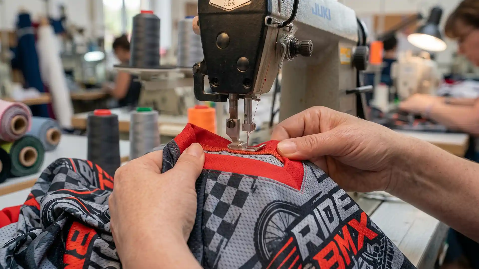 Couture Maillot BMX et VTT Couture d'un maillot VTT personnalisé pour club